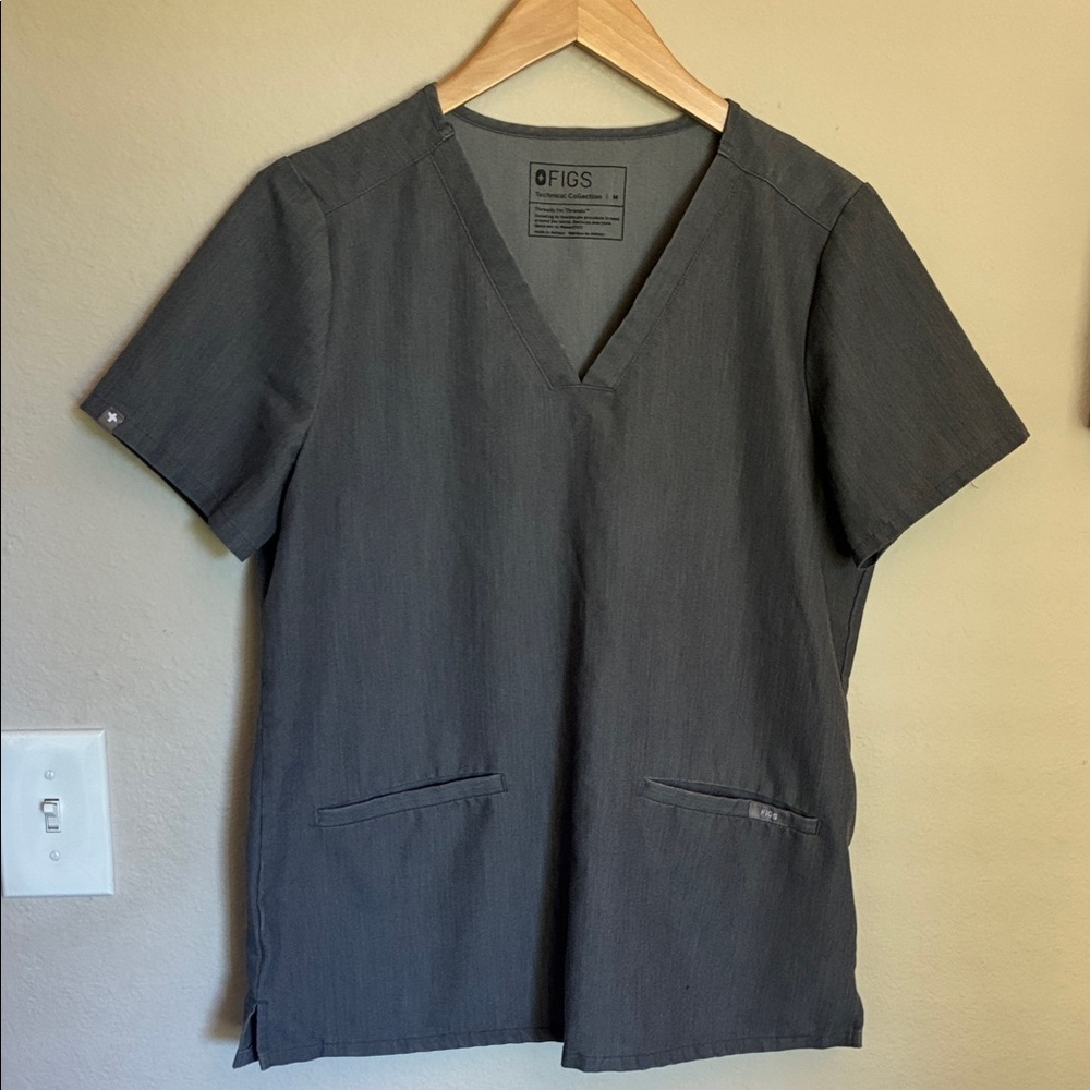 FIGS Casma Three-Pocket Scrub Top - Graphite Gray - Women's Size M